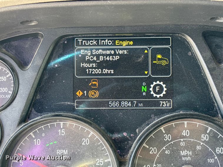 image for item FB3267 2019 Peterbilt 579 semi truck