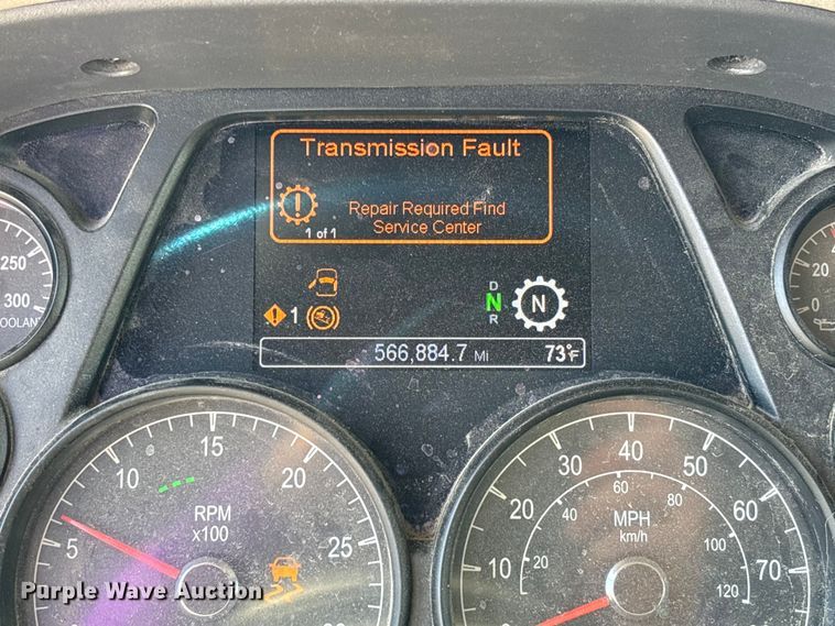 image for item FB3267 2019 Peterbilt 579 semi truck