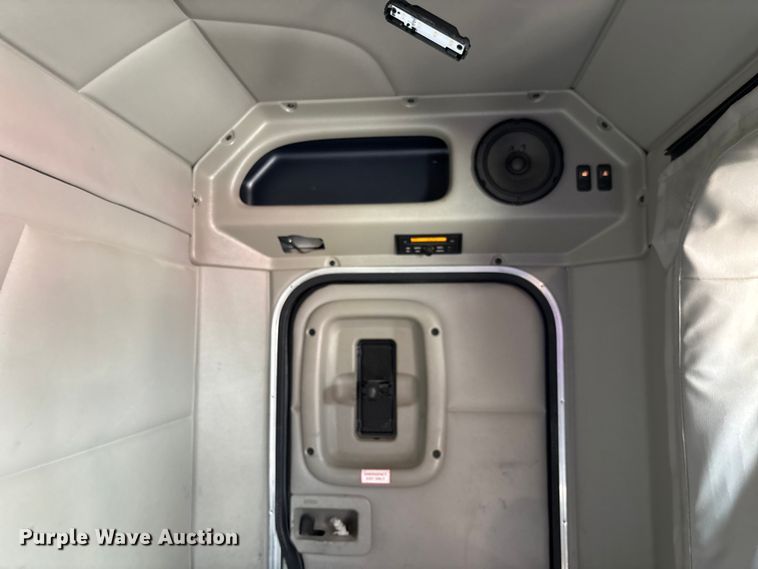 image for item FB3267 2019 Peterbilt 579 semi truck