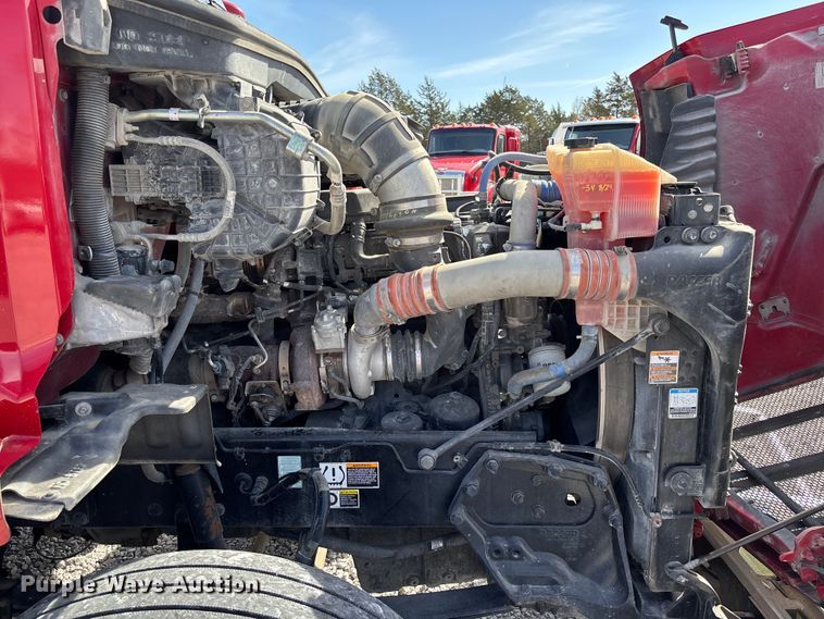 image for item FB3267 2019 Peterbilt 579 semi truck