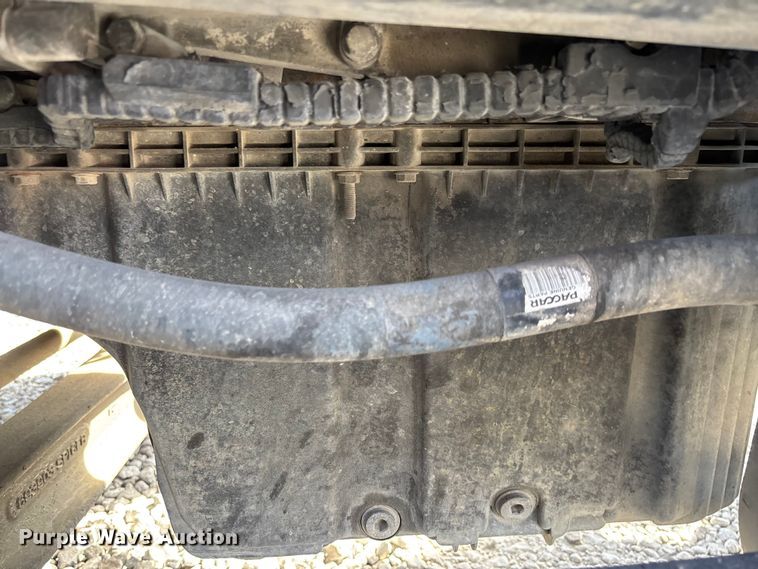 image for item FB3267 2019 Peterbilt 579 semi truck