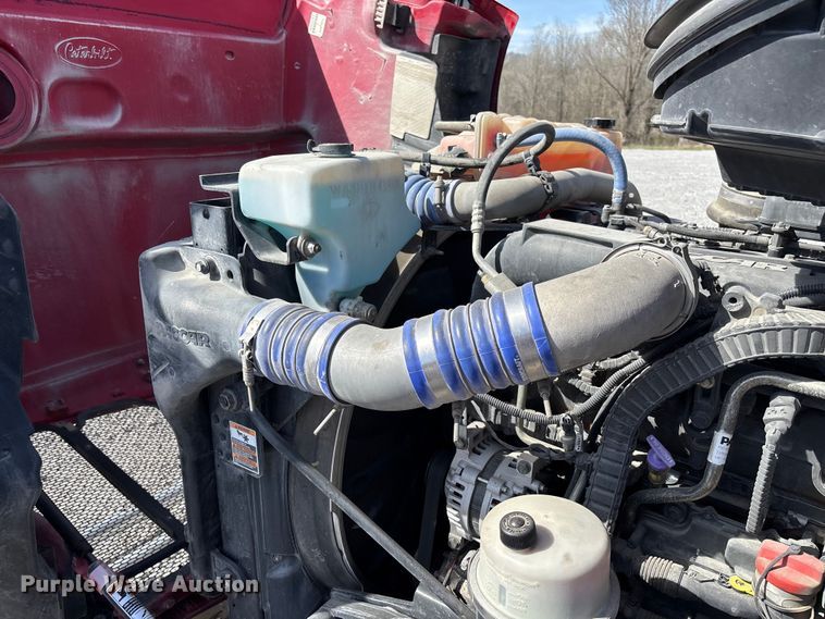 image for item FB3267 2019 Peterbilt 579 semi truck