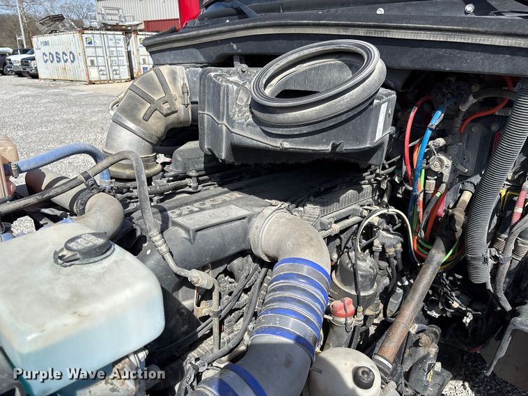 image for item FB3267 2019 Peterbilt 579 semi truck