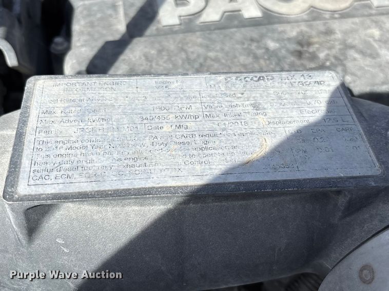 image for item FB3267 2019 Peterbilt 579 semi truck