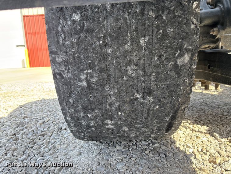 image for item FB3267 2019 Peterbilt 579 semi truck