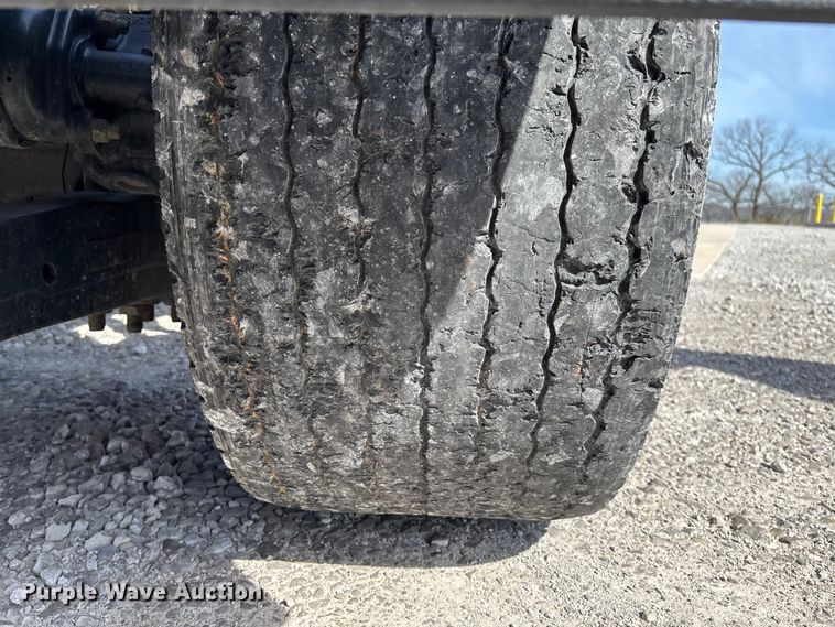 image for item FB3267 2019 Peterbilt 579 semi truck