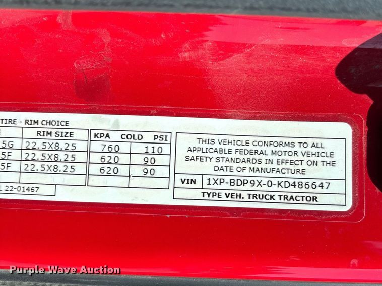 image for item FB3267 2019 Peterbilt 579 semi truck