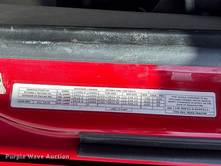 image for item FB3267 2019 Peterbilt 579 semi truck