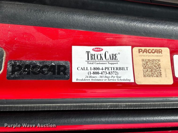 image for item FB3267 2019 Peterbilt 579 semi truck