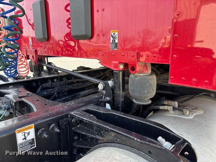 image for item FB3268 2019 Peterbilt 579 semi truck