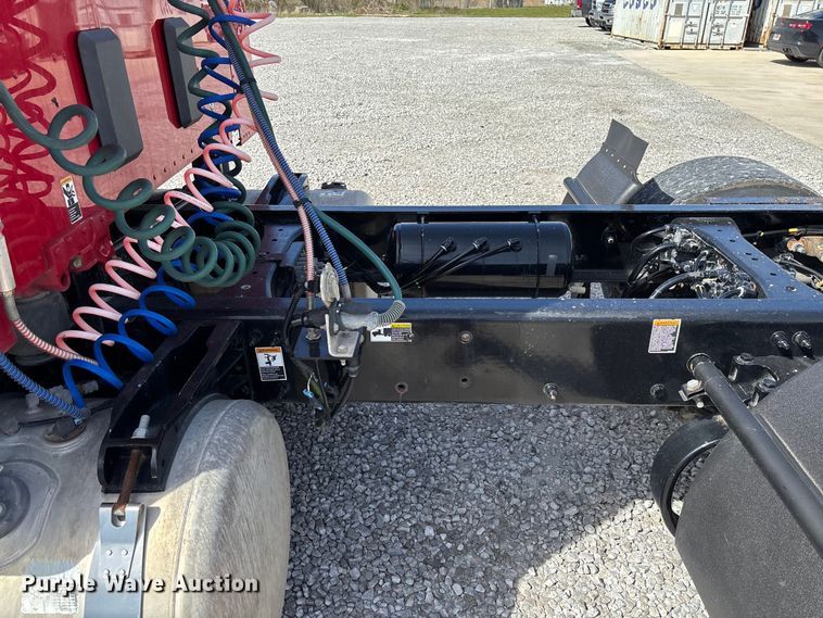 image for item FB3268 2019 Peterbilt 579 semi truck