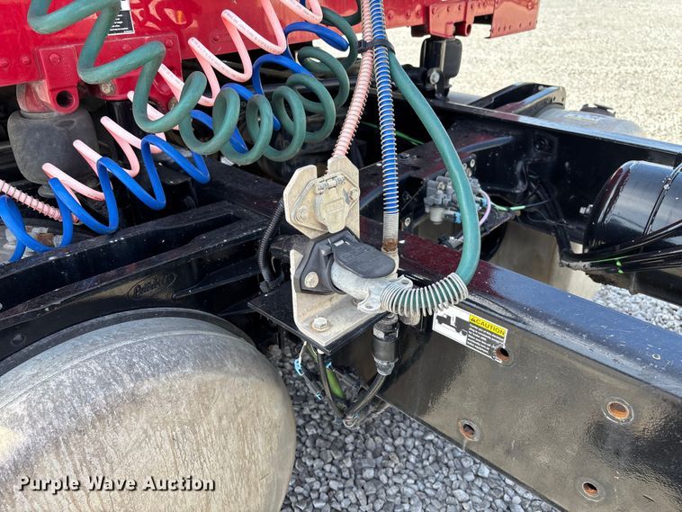 image for item FB3268 2019 Peterbilt 579 semi truck