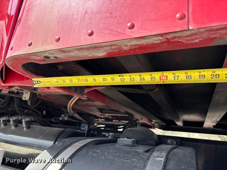 image for item FB3268 2019 Peterbilt 579 semi truck