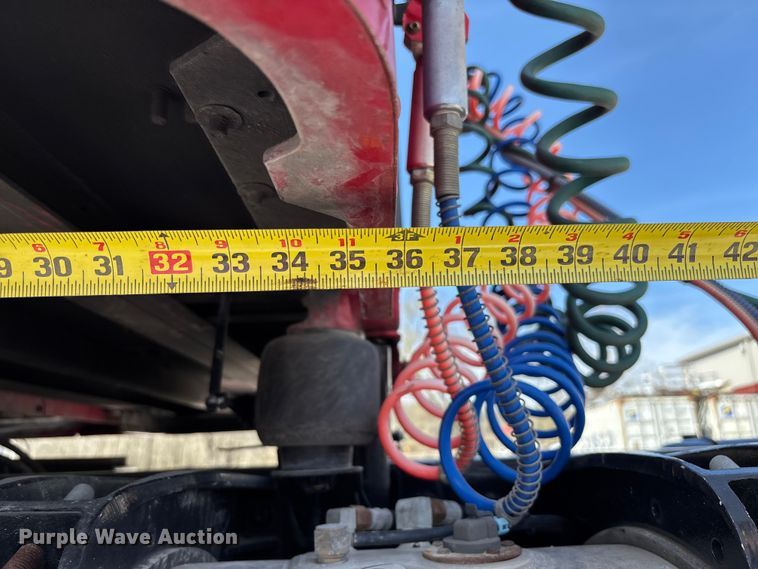 image for item FB3268 2019 Peterbilt 579 semi truck