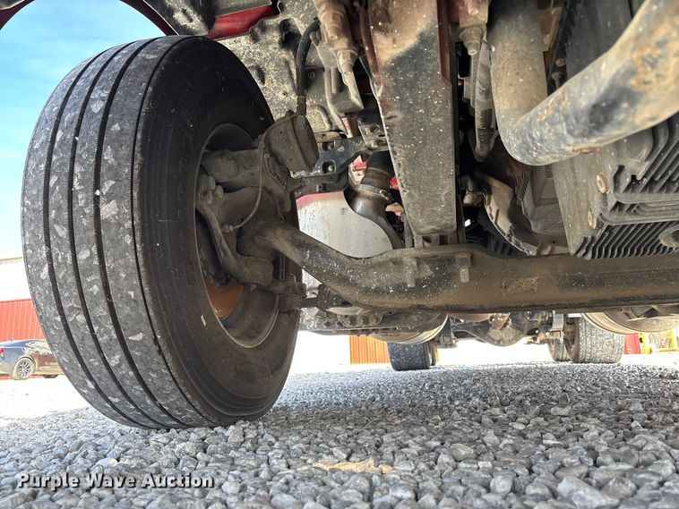 image for item FB3268 2019 Peterbilt 579 semi truck