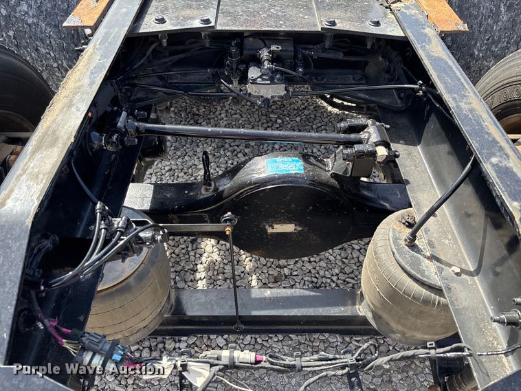 image for item FB3268 2019 Peterbilt 579 semi truck