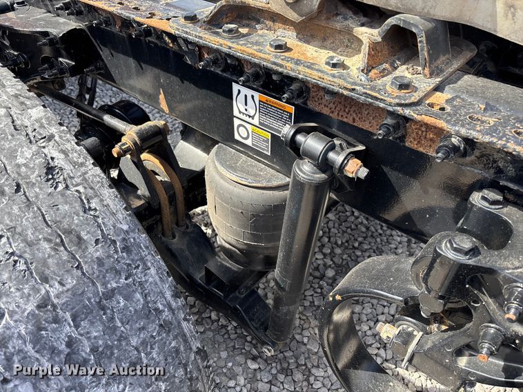 image for item FB3268 2019 Peterbilt 579 semi truck