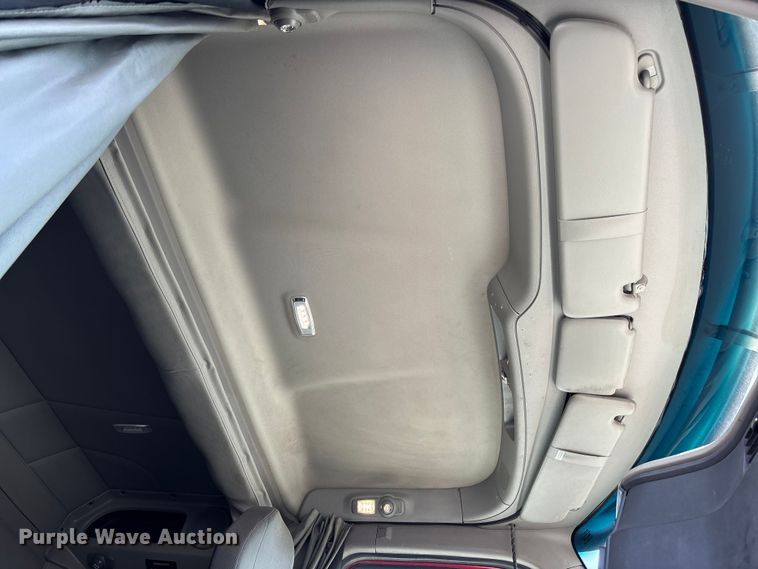 image for item FB3268 2019 Peterbilt 579 semi truck