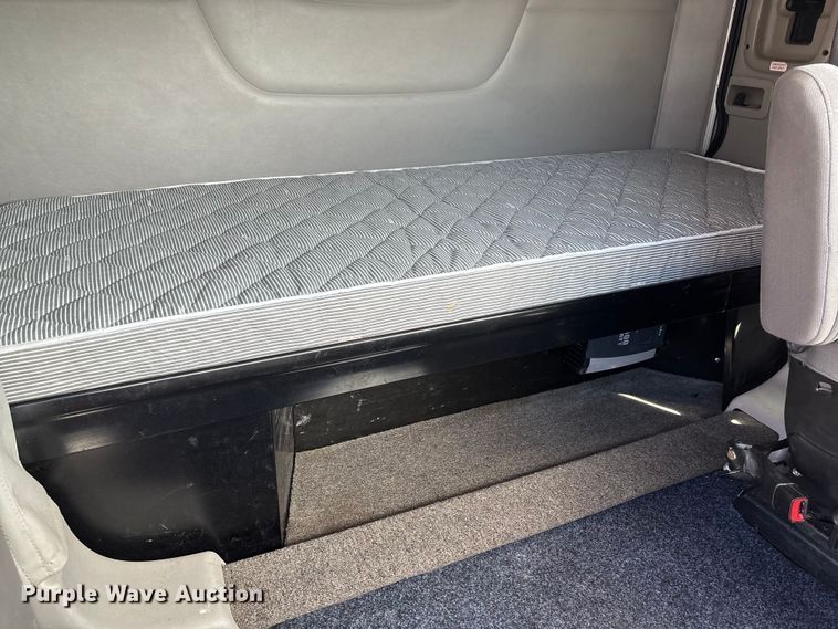 image for item FB3268 2019 Peterbilt 579 semi truck