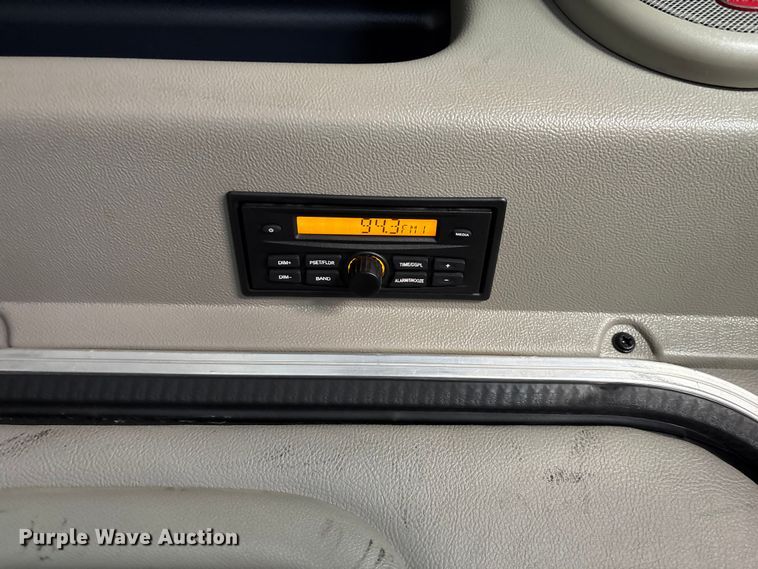 image for item FB3268 2019 Peterbilt 579 semi truck