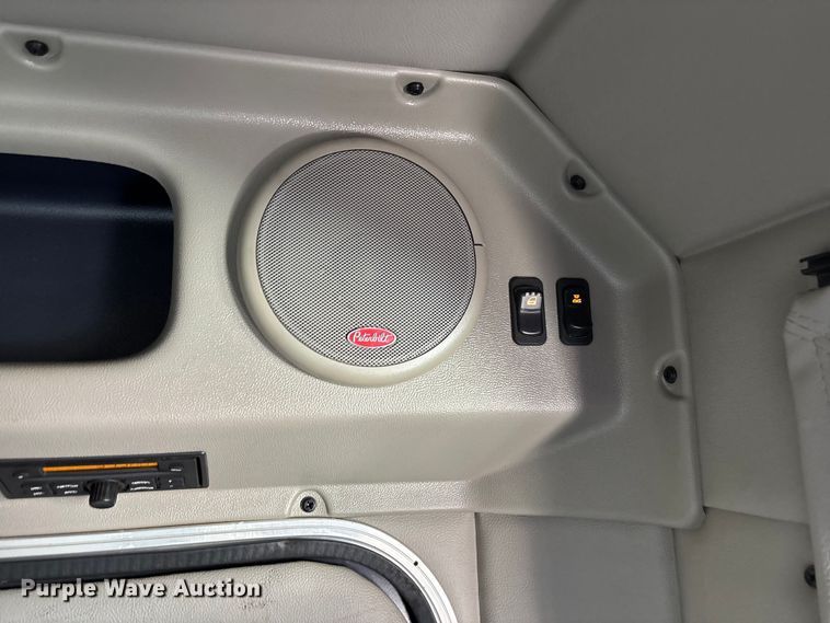 image for item FB3268 2019 Peterbilt 579 semi truck