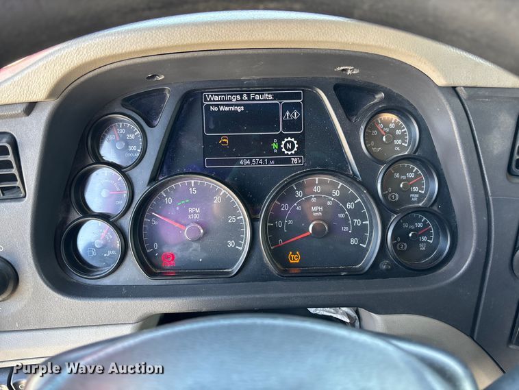 image for item FB3268 2019 Peterbilt 579 semi truck