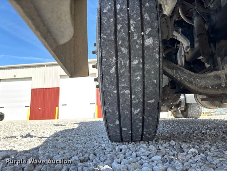 image for item FB3268 2019 Peterbilt 579 semi truck