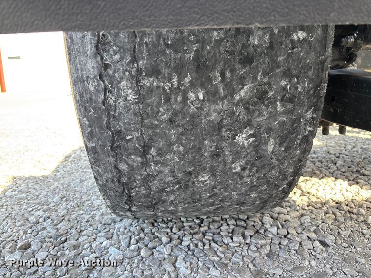 image for item FB3268 2019 Peterbilt 579 semi truck