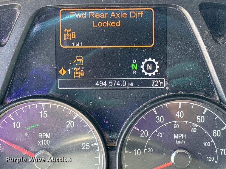 image for item FB3268 2019 Peterbilt 579 semi truck