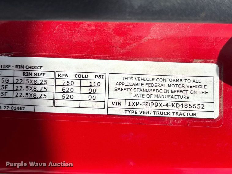 image for item FB3268 2019 Peterbilt 579 semi truck