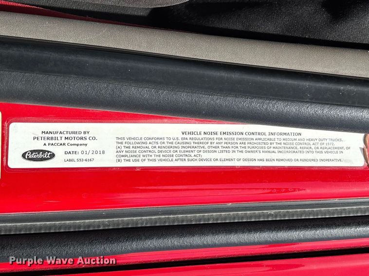 image for item FB3268 2019 Peterbilt 579 semi truck