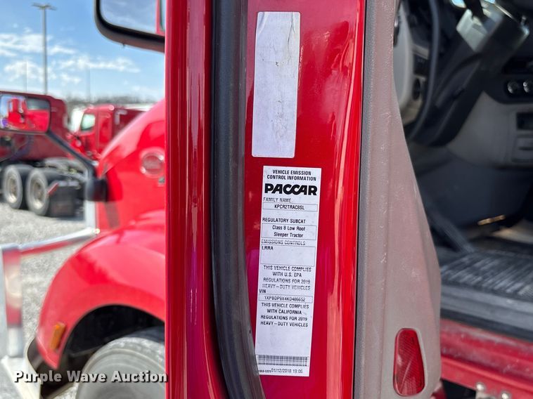 image for item FB3268 2019 Peterbilt 579 semi truck