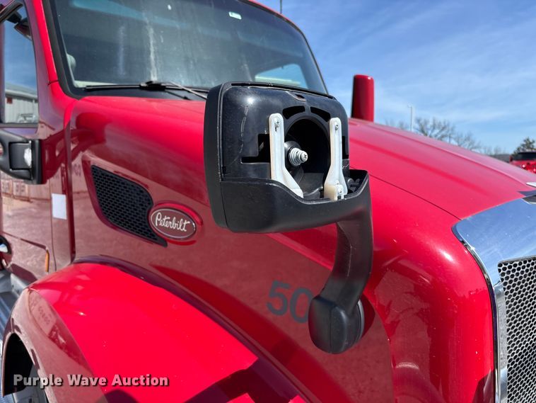image for item FB3269 2017 Peterbilt 579 semi truck