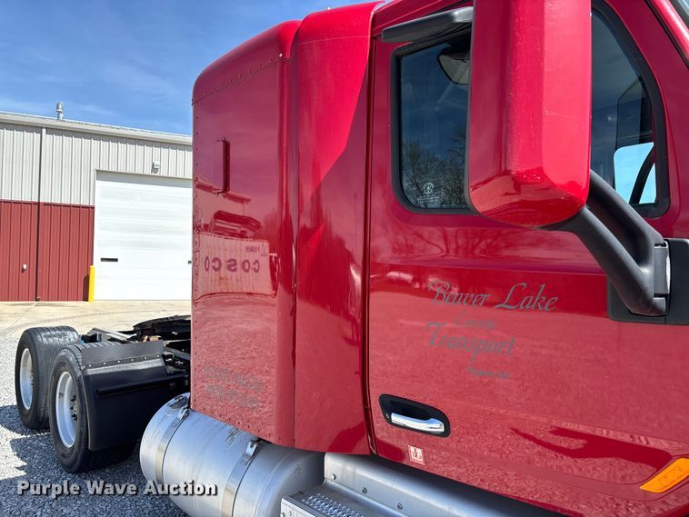 image for item FB3269 2017 Peterbilt 579 semi truck