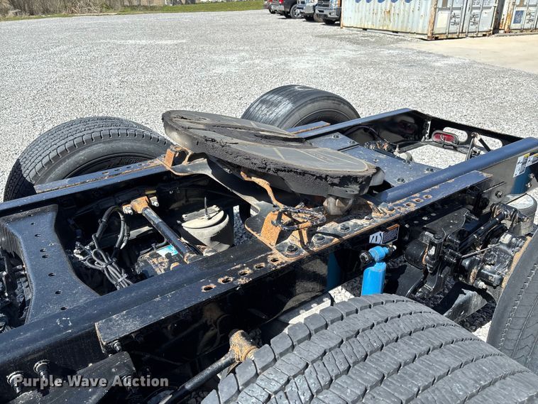 image for item FB3269 2017 Peterbilt 579 semi truck