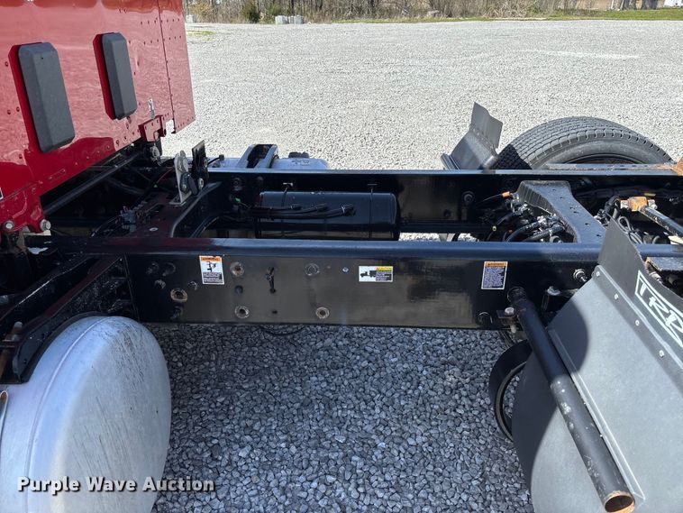 image for item FB3269 2017 Peterbilt 579 semi truck