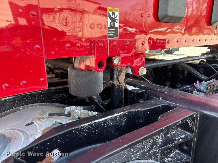 image for item FB3269 2017 Peterbilt 579 semi truck