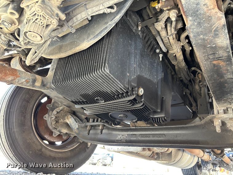 image for item FB3269 2017 Peterbilt 579 semi truck