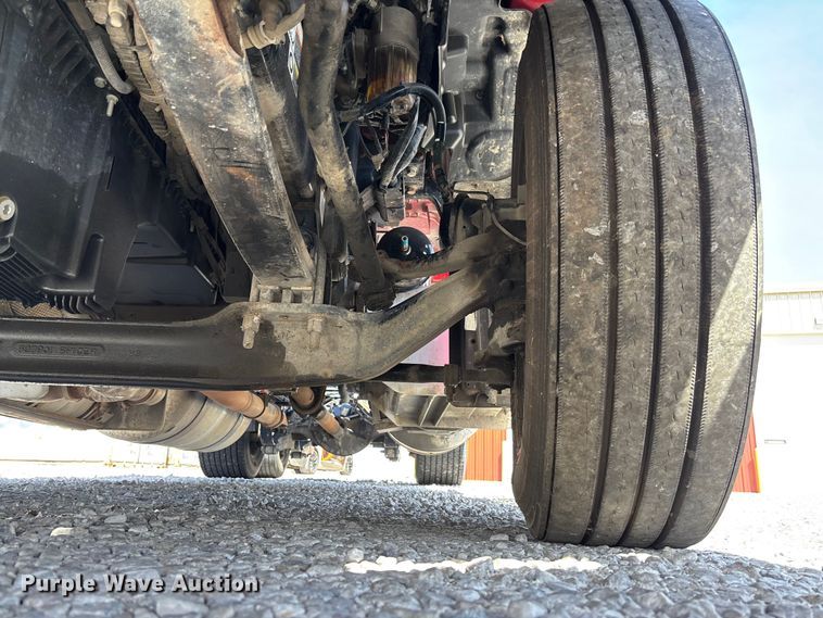 image for item FB3269 2017 Peterbilt 579 semi truck