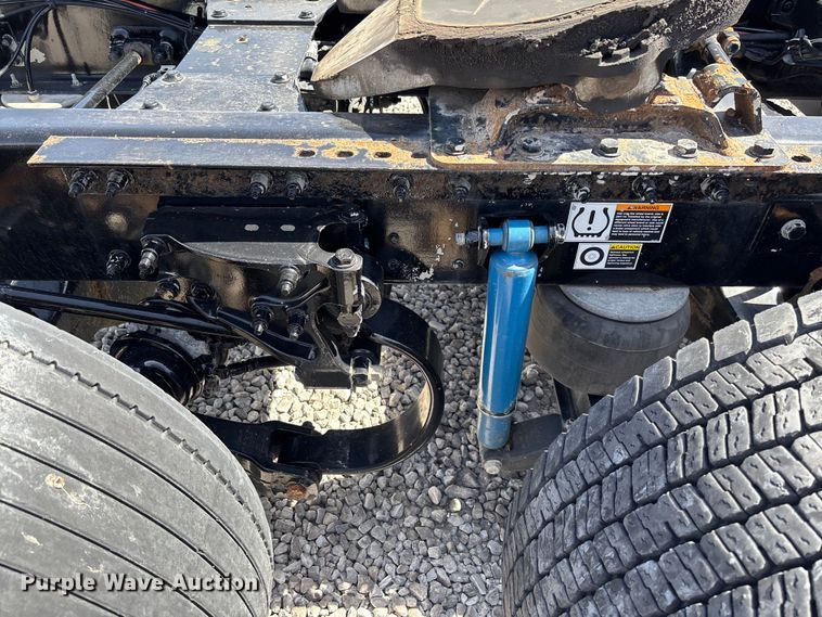 image for item FB3269 2017 Peterbilt 579 semi truck