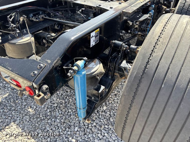 image for item FB3269 2017 Peterbilt 579 semi truck