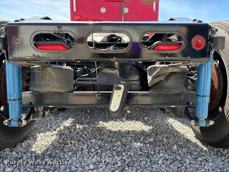 image for item FB3269 2017 Peterbilt 579 semi truck