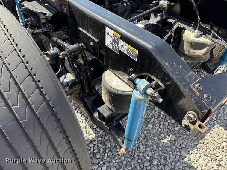 image for item FB3269 2017 Peterbilt 579 semi truck