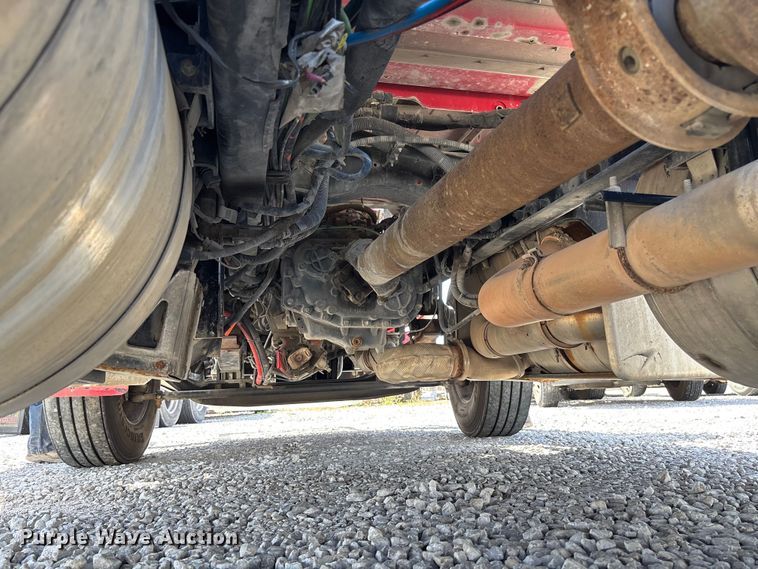 image for item FB3269 2017 Peterbilt 579 semi truck