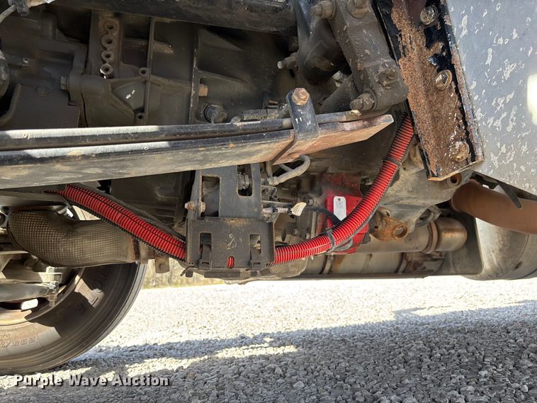 image for item FB3269 2017 Peterbilt 579 semi truck