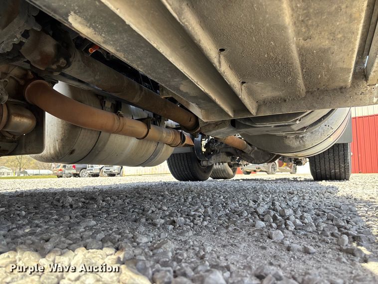 image for item FB3269 2017 Peterbilt 579 semi truck