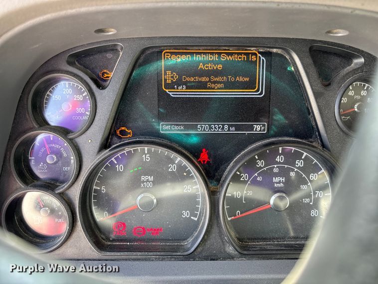 image for item FB3269 2017 Peterbilt 579 semi truck