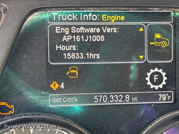 image for item FB3269 2017 Peterbilt 579 semi truck