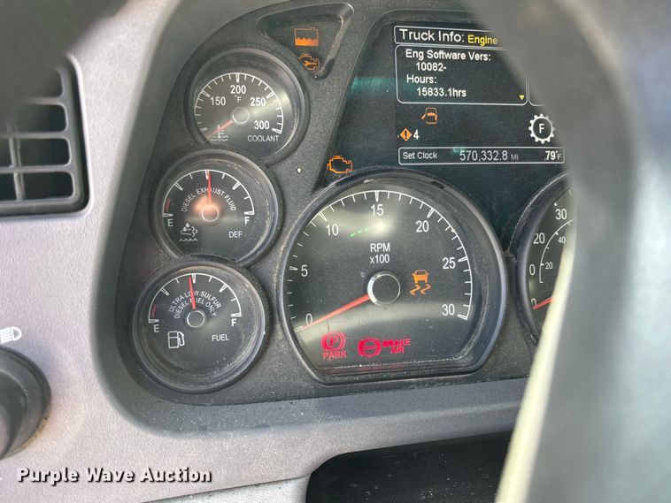 image for item FB3269 2017 Peterbilt 579 semi truck