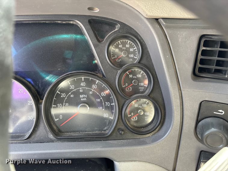 image for item FB3269 2017 Peterbilt 579 semi truck